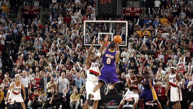 NBA湖人加时争议三分绝杀快船终结四连胜登顶引热议