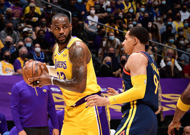 NBA季后赛焦点战，詹姆斯50分创纪录助湖人险胜